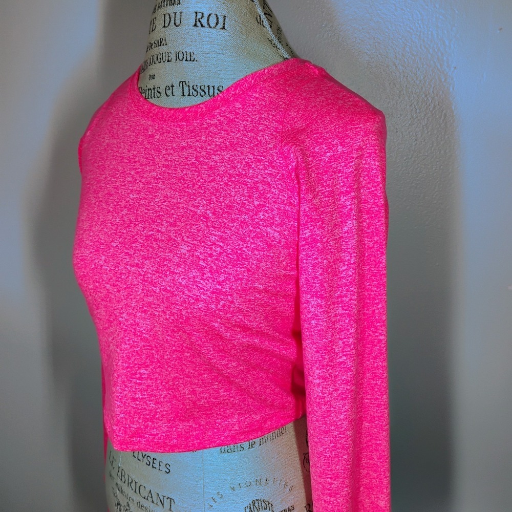 FLEO Cropped Workout Top Womens Medium Bright Pink Thumb Holes Athletic Sporty - Picture 2 of 8